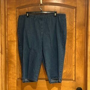 Everyday Fit Denim Capris